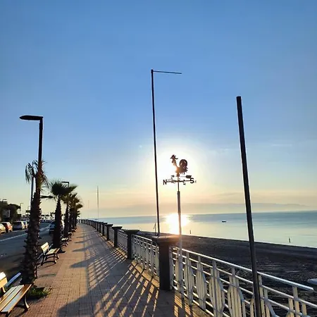 Lägenhet Casa Vacanze A Due Passi Dal Mare *